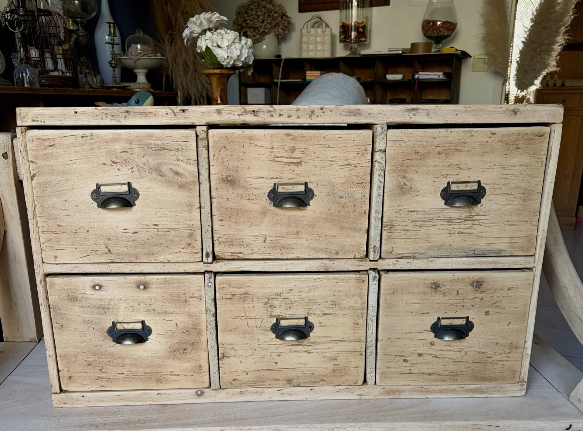 Workshop cabinet with drawers
