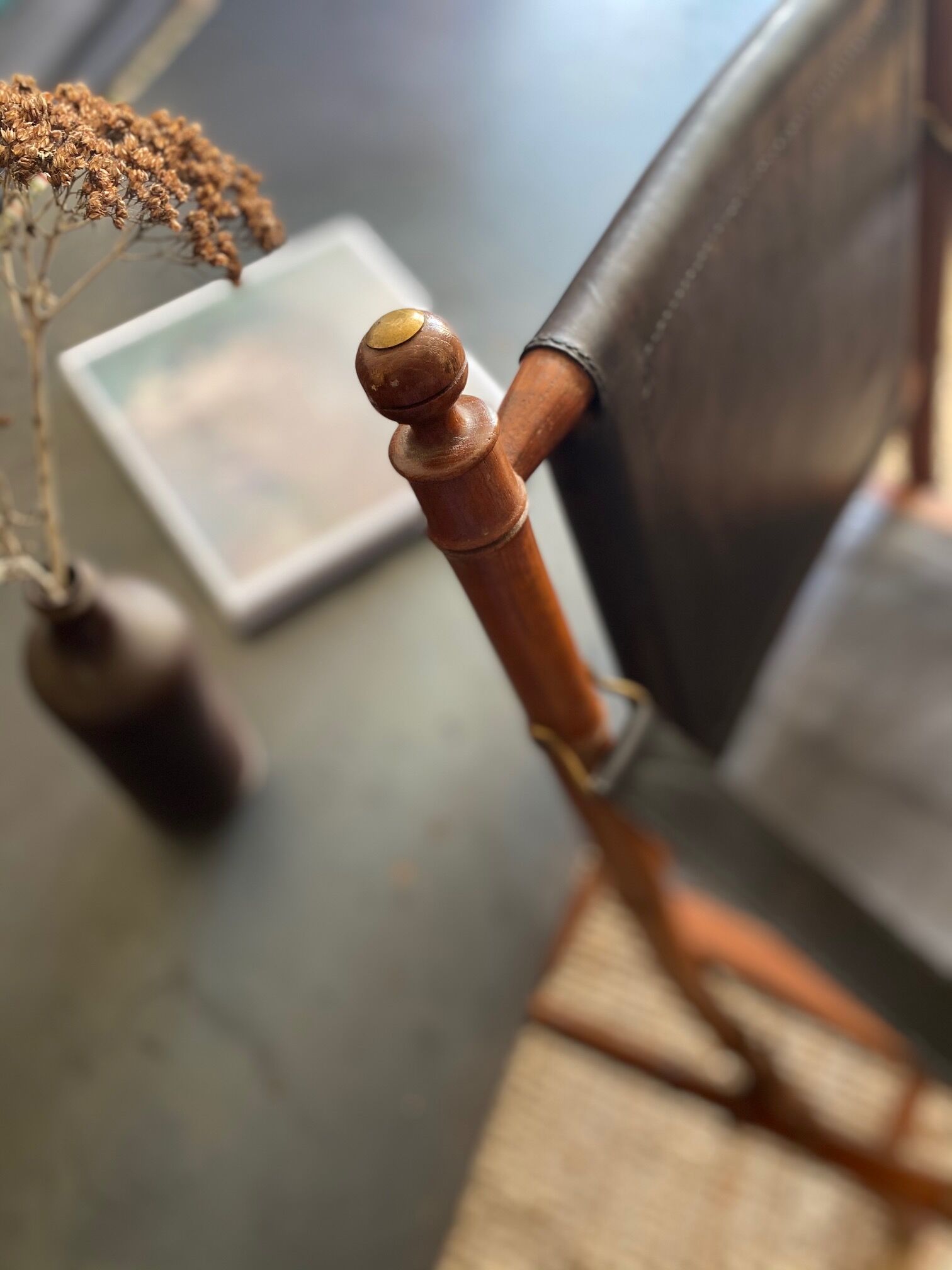 Safari armchair in wood and leather