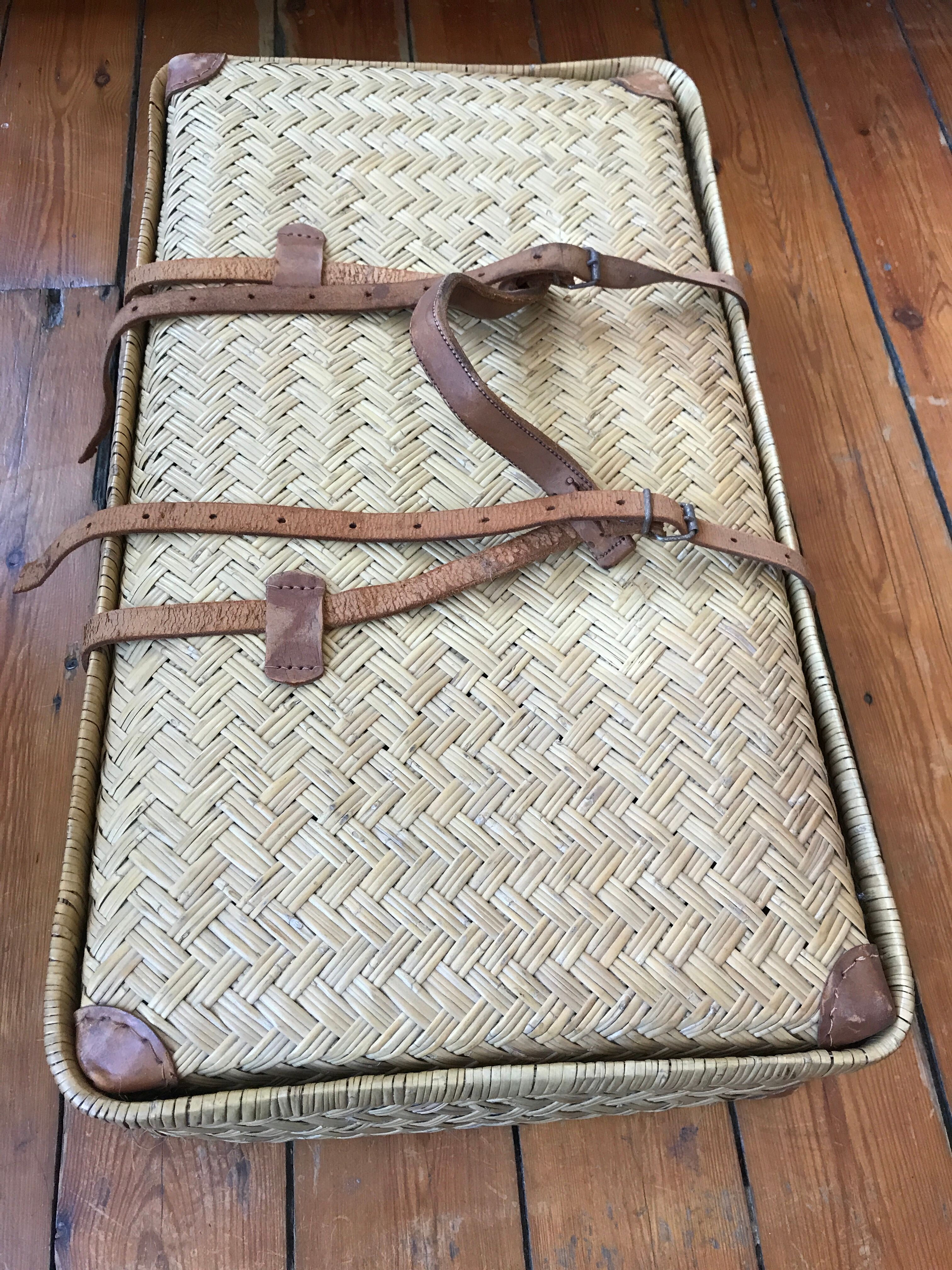 Colonial suitcase