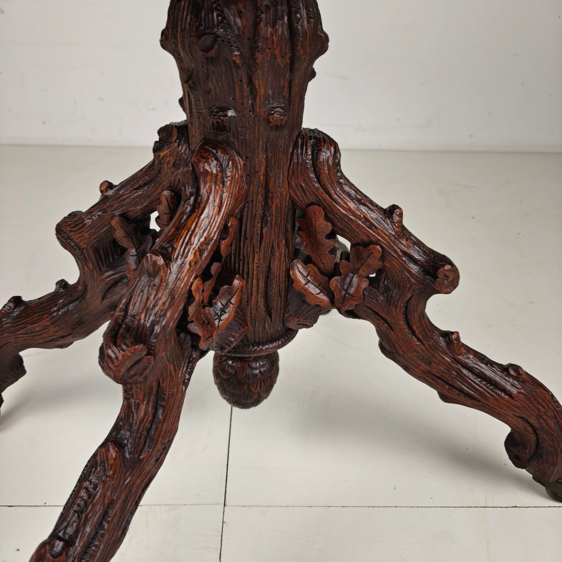 Black Forest étagère by Horrix – Late 19th century