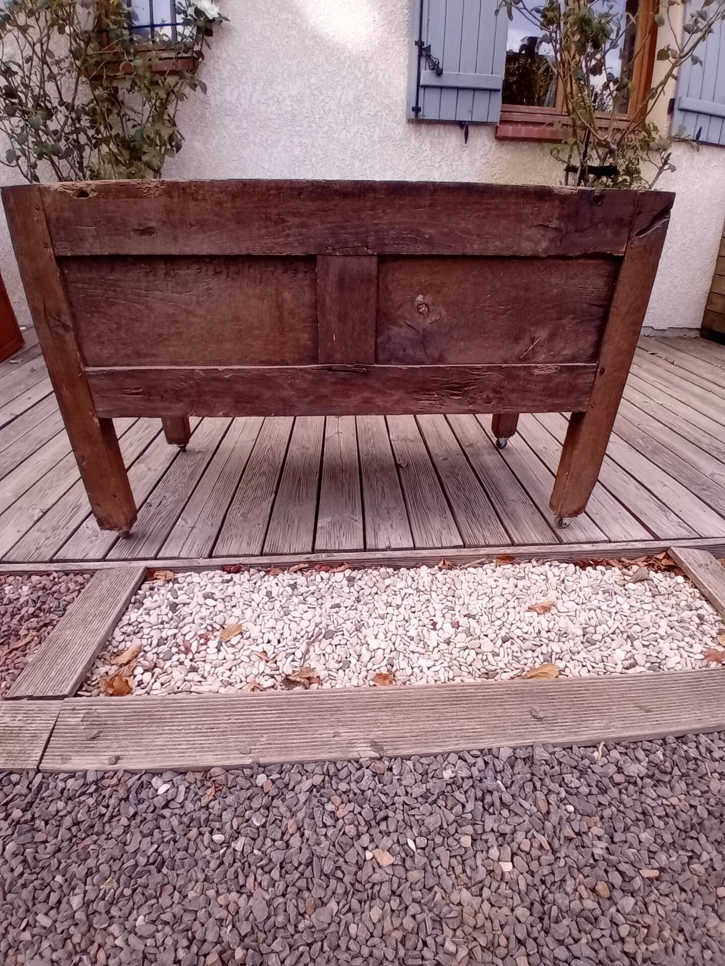 Wooden chest (Maie)
