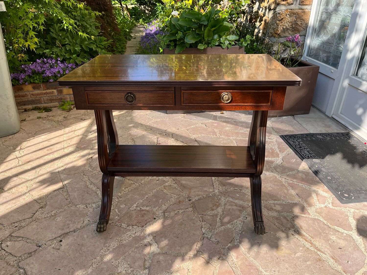 Old wooden roller service