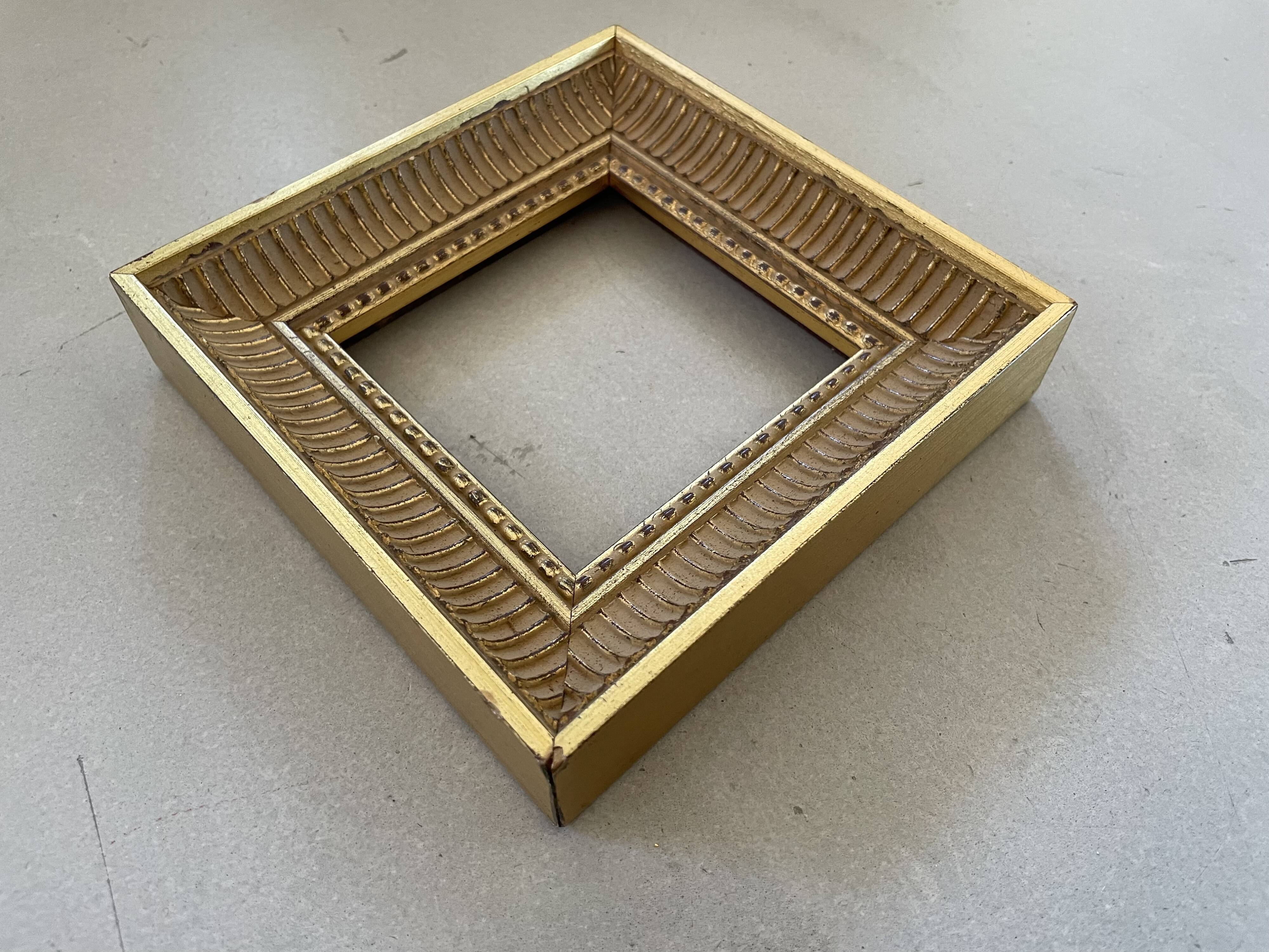 Golden frame 15x15cm
