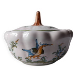 Le Moustiers candy or sugar bowl in the shape of a pattypan