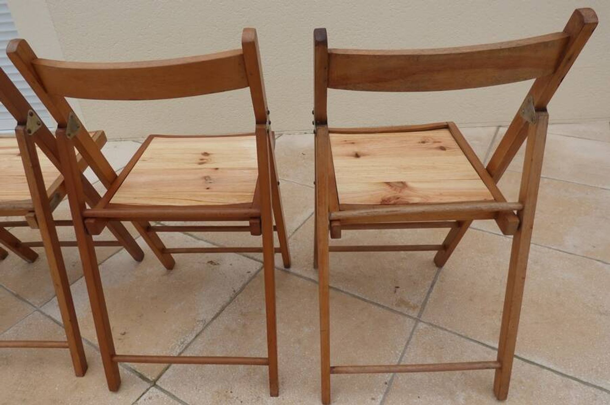 4 vintage varnished wooden folding chairs - Seats completely restored.