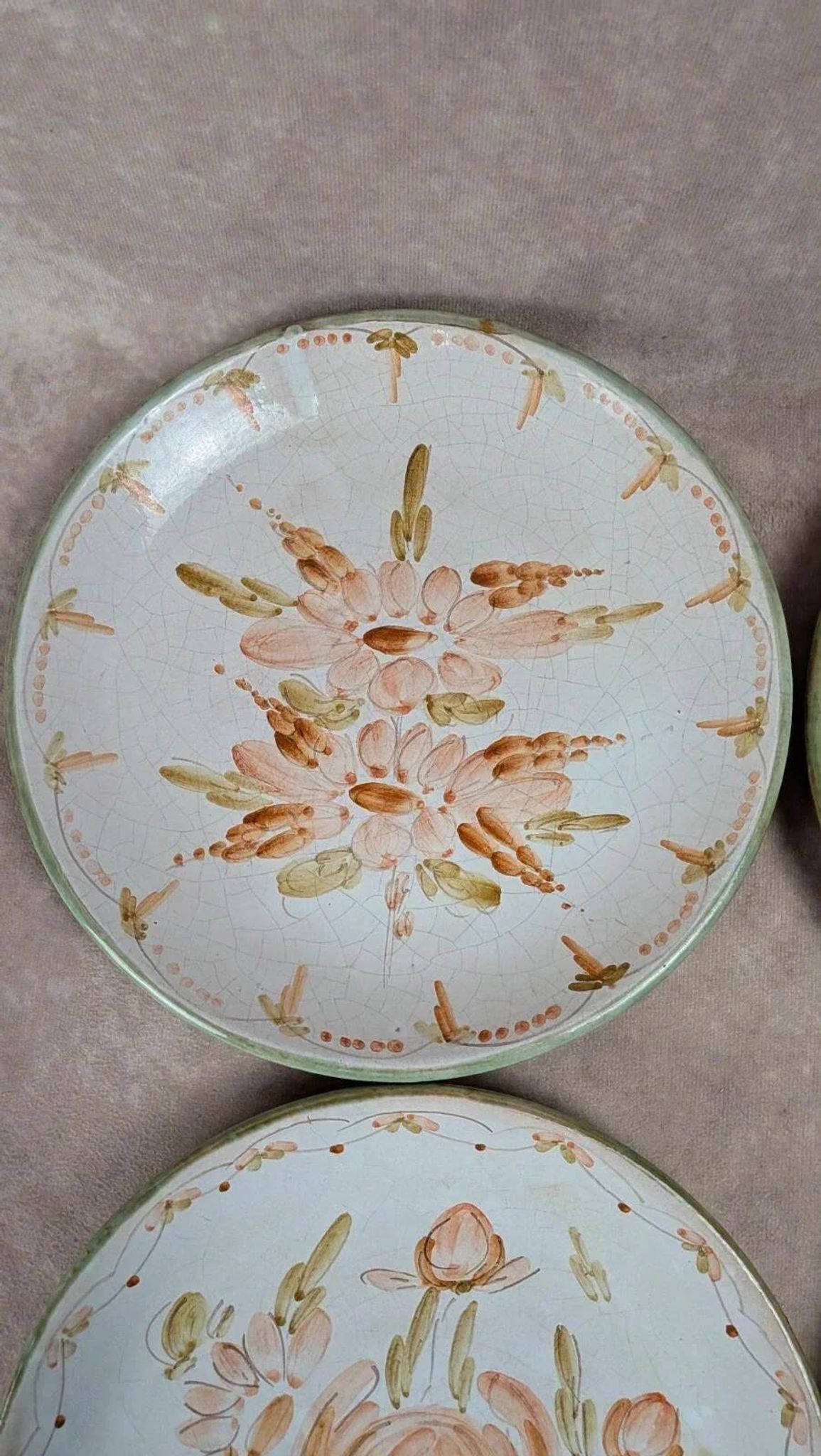 Set of 6 handmade flat plates signed by Maïté – hand-painted designs