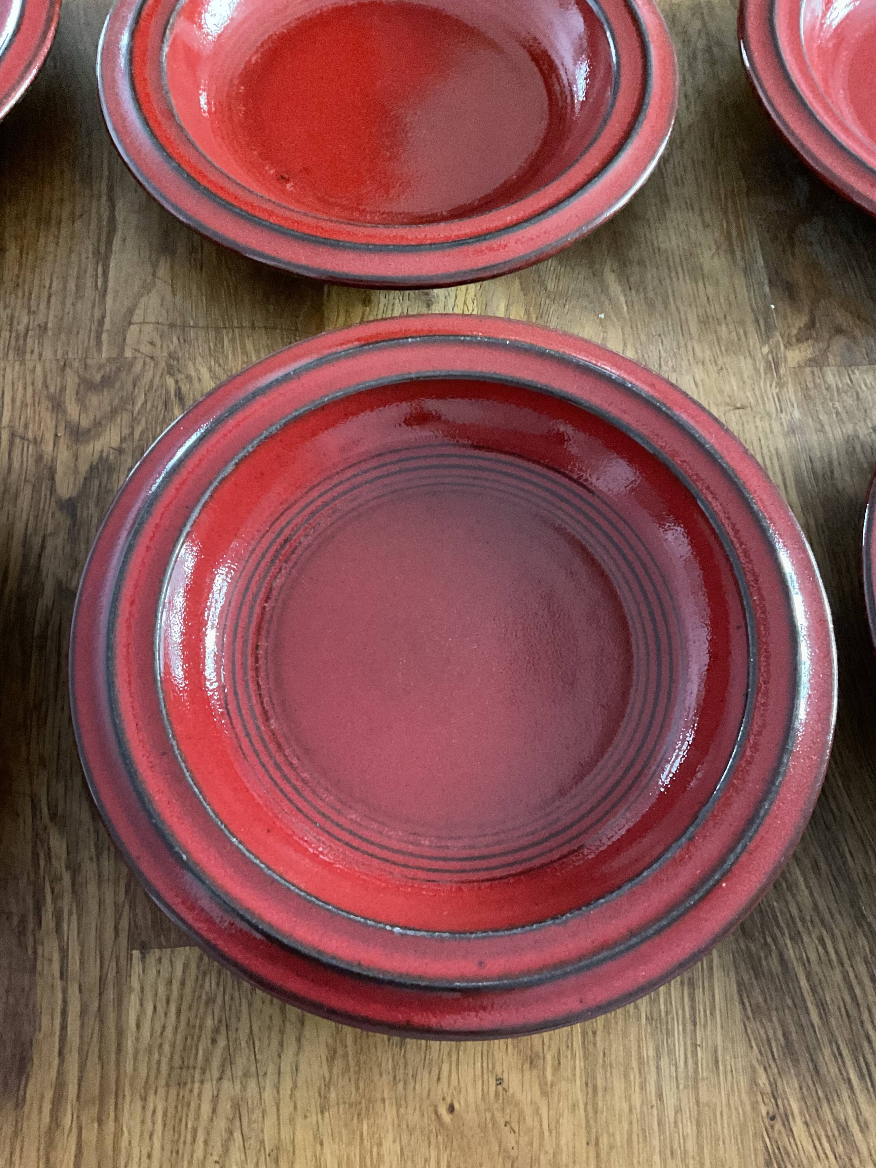6 assiettes en grès rouge vintage