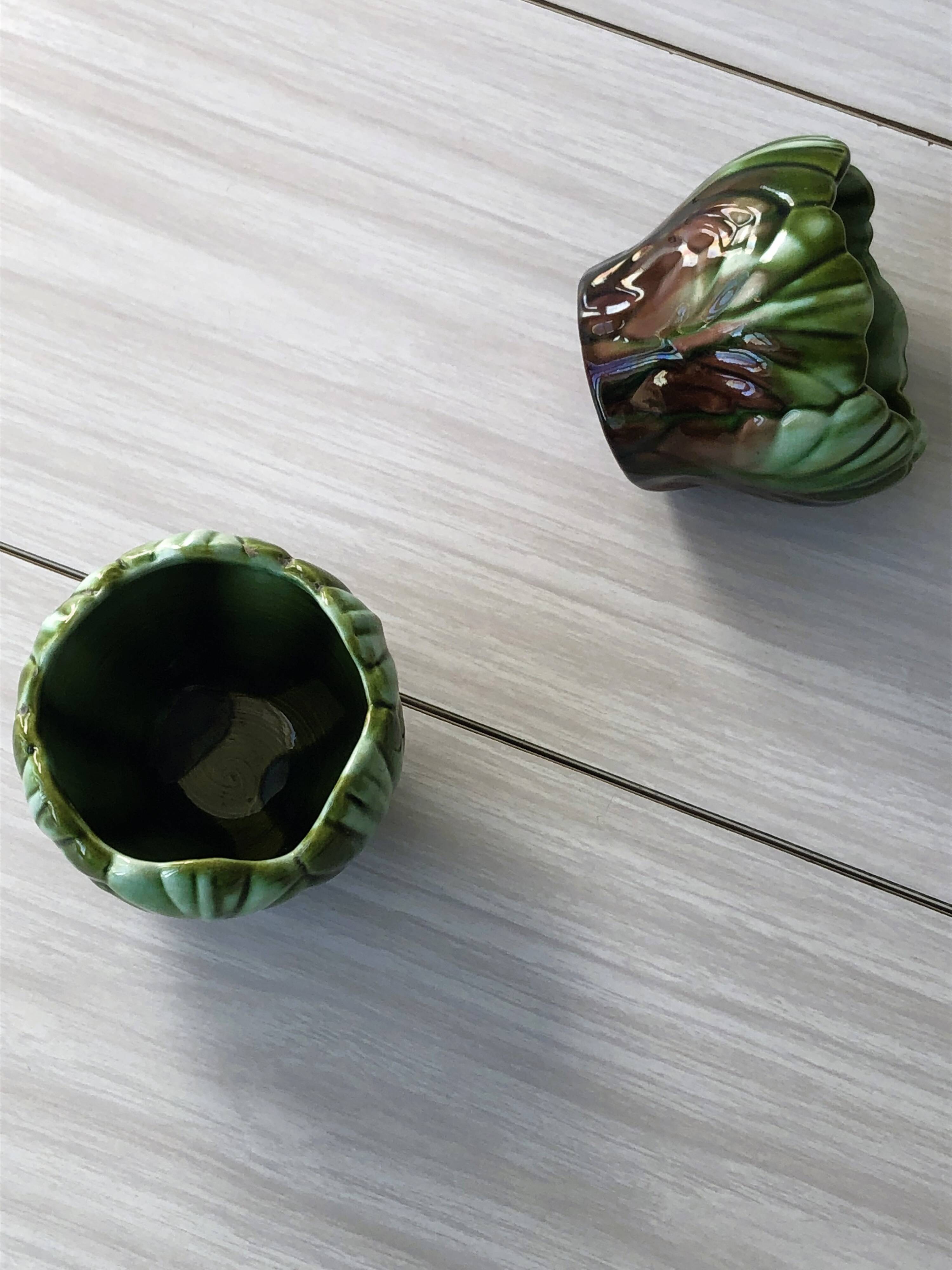 Deux petits cache-pots en majolique française - tasses.