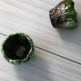 Deux petits cache-pots en majolique française - tasses.