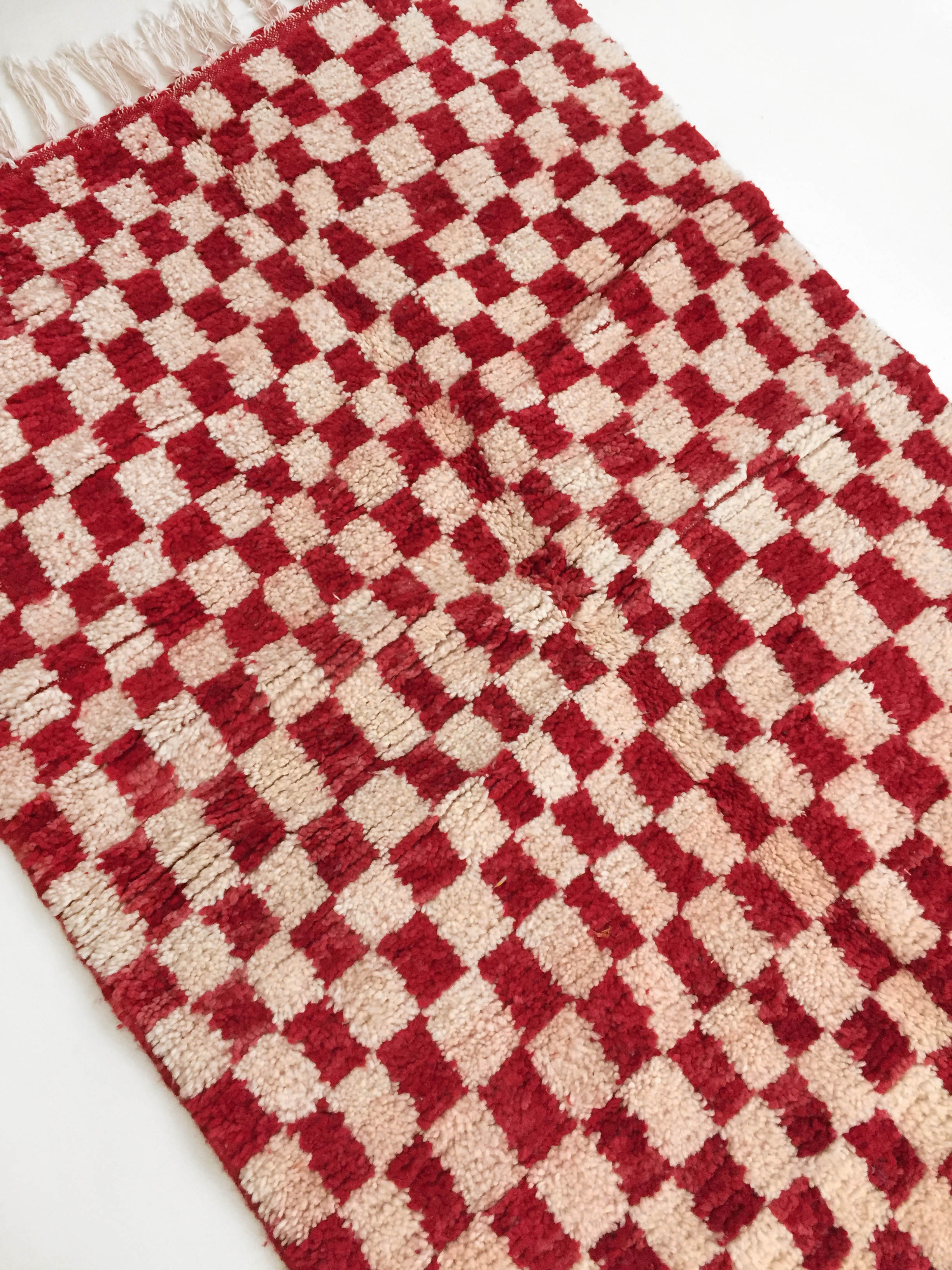 Moroccan Berber carpet boujaad ecru with red checkers 155x105cm