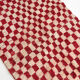Tapis berbère marocain boujaad écru à carreaux rouges 155x105cm