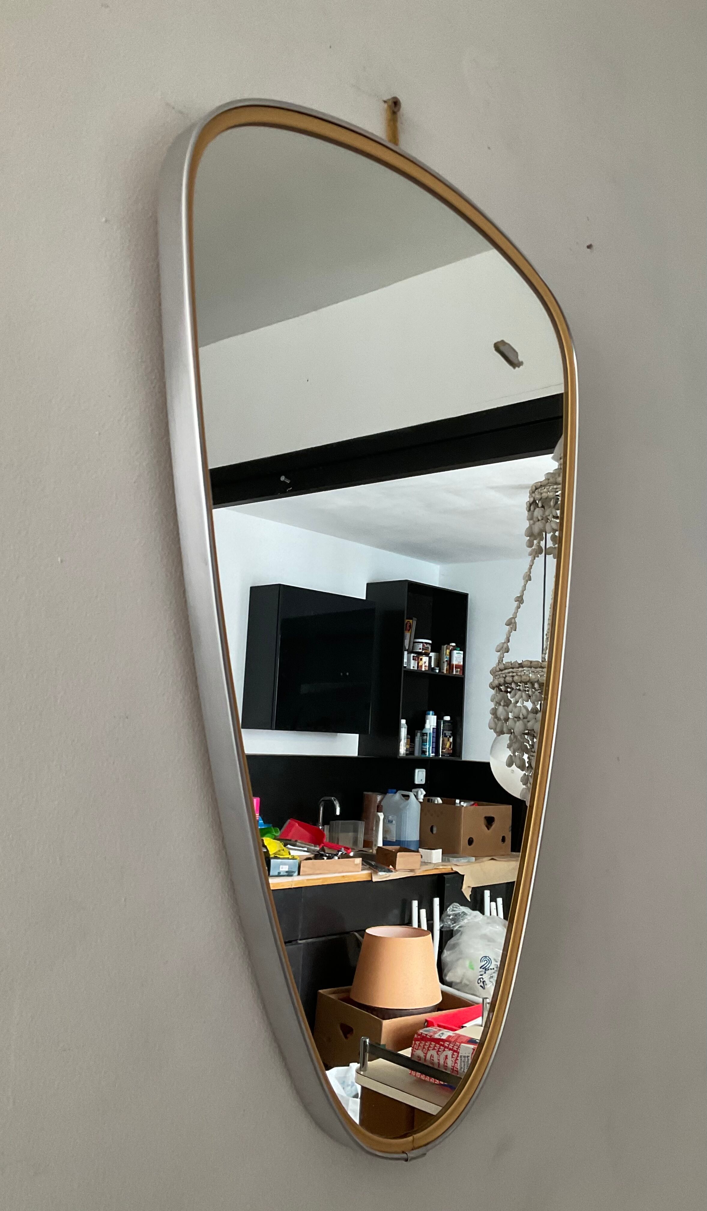 Asymmetrical mirror Deknudt from the 60s