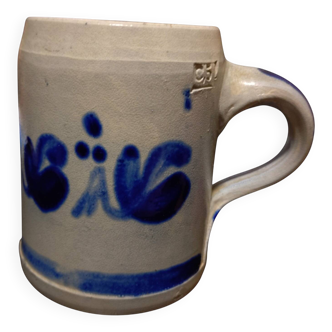 Chope artisanale en grès décor bleu