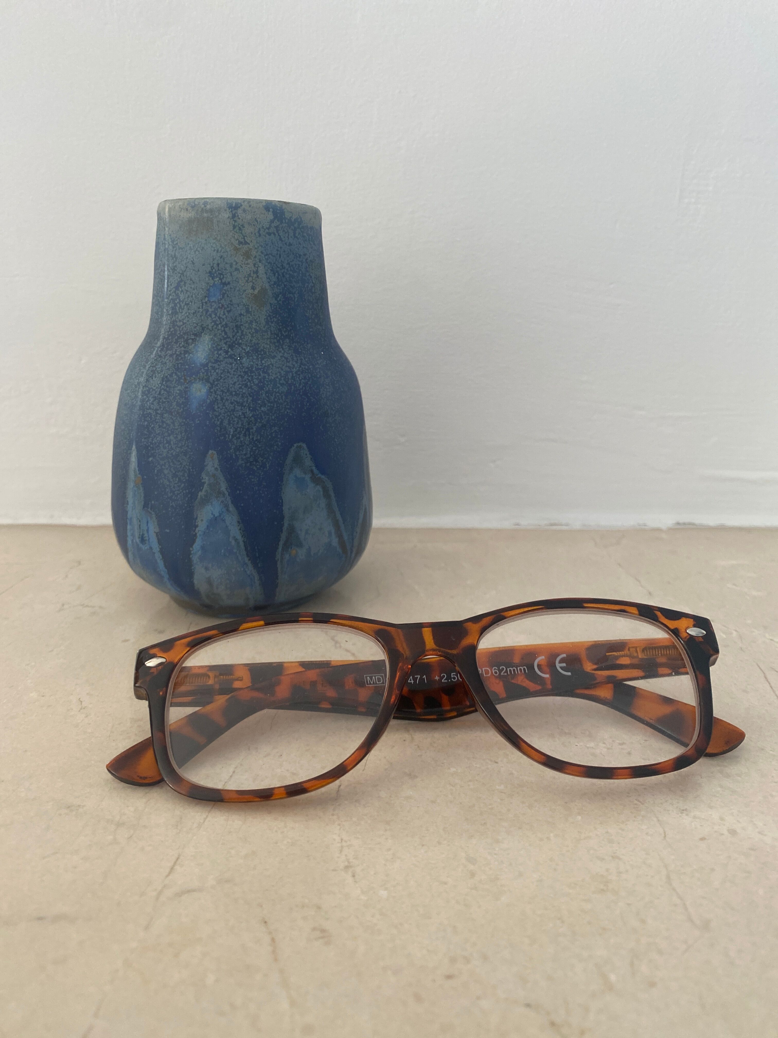 Mètènier sandstone vase