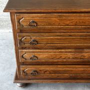 Vintage oak and veneer chest of drawers with 4 drawers.
