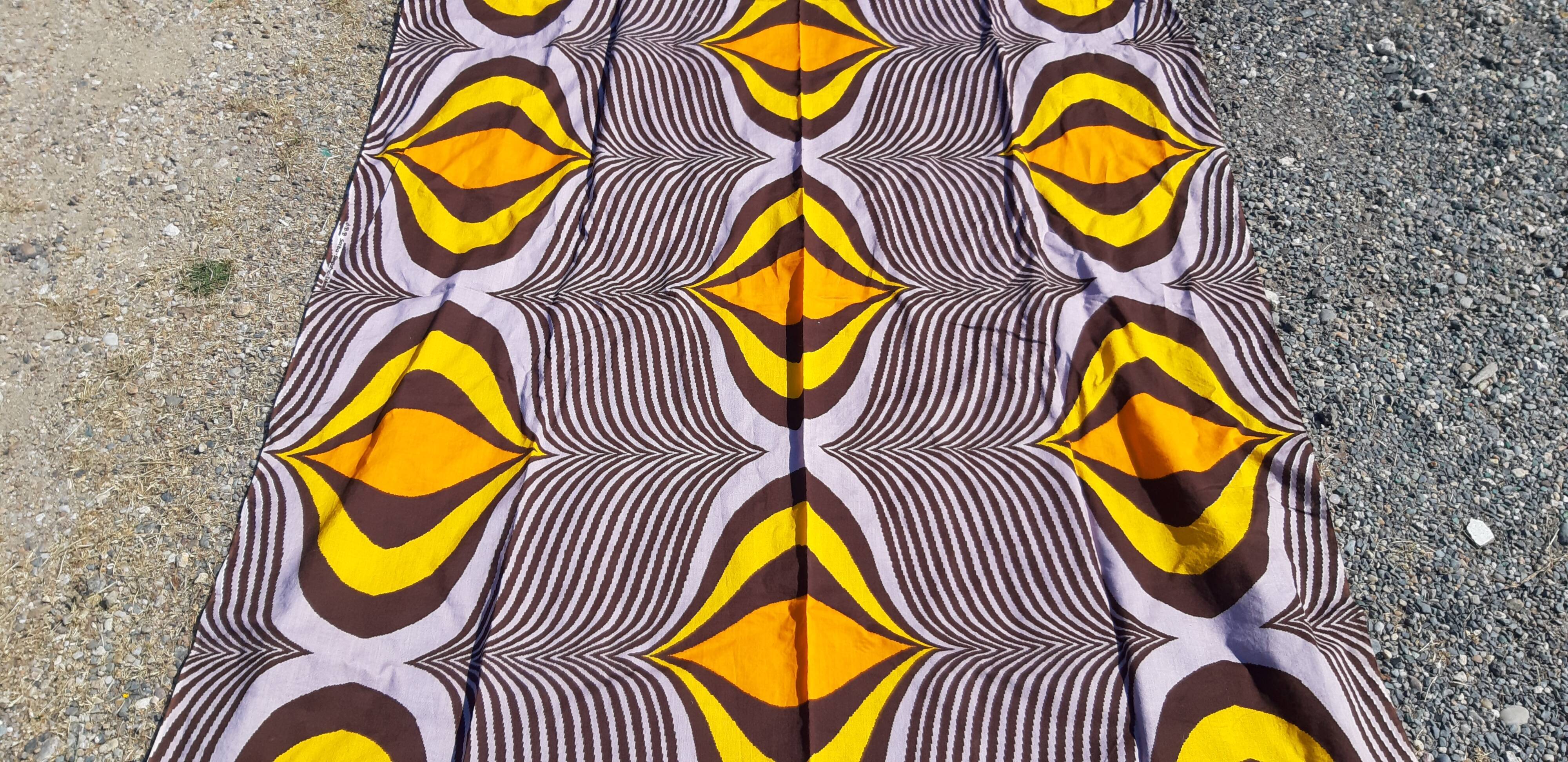 Tapis vintage des années 70 153x110cm