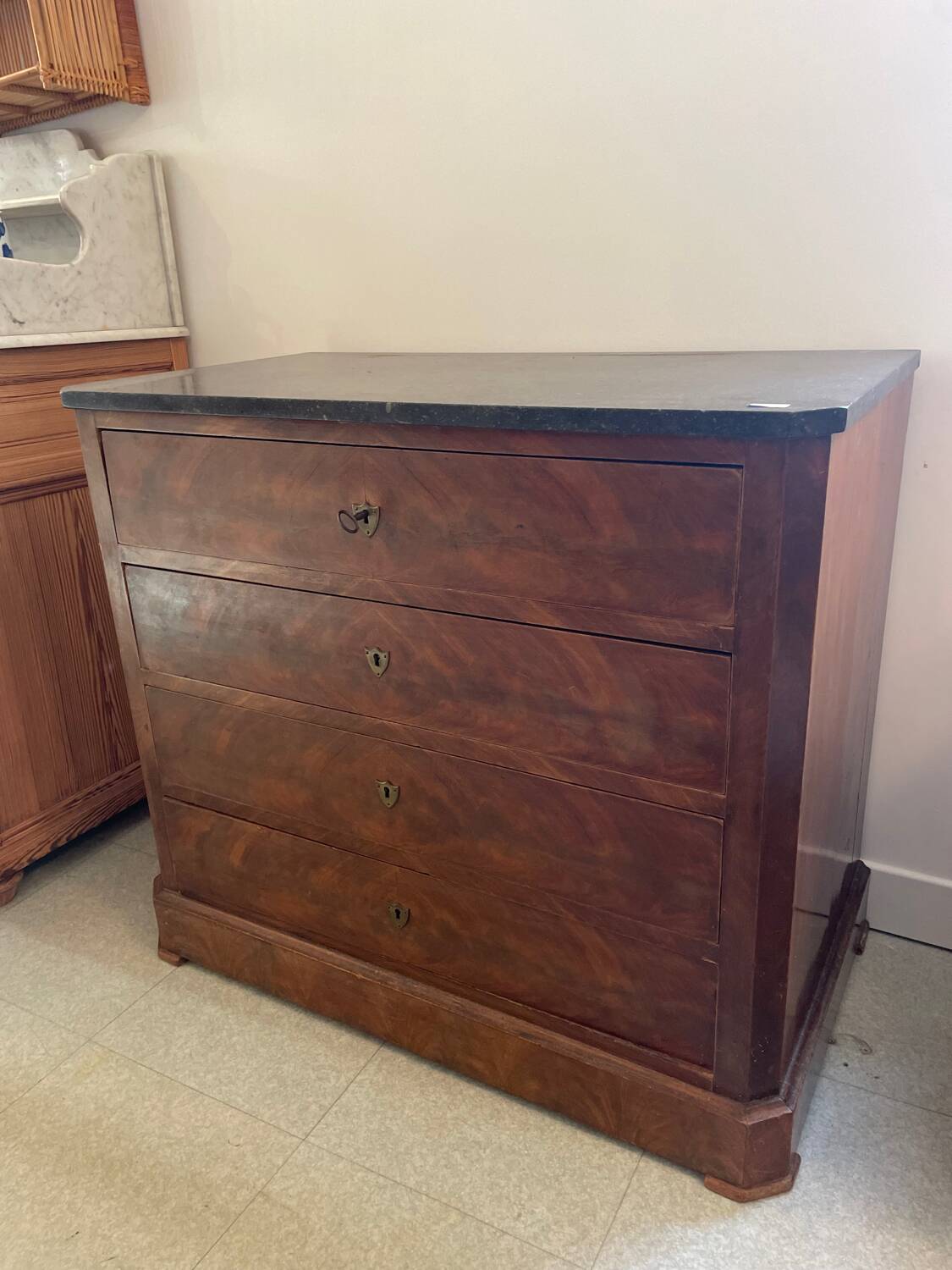 Commode Louis Philippe marbre noir