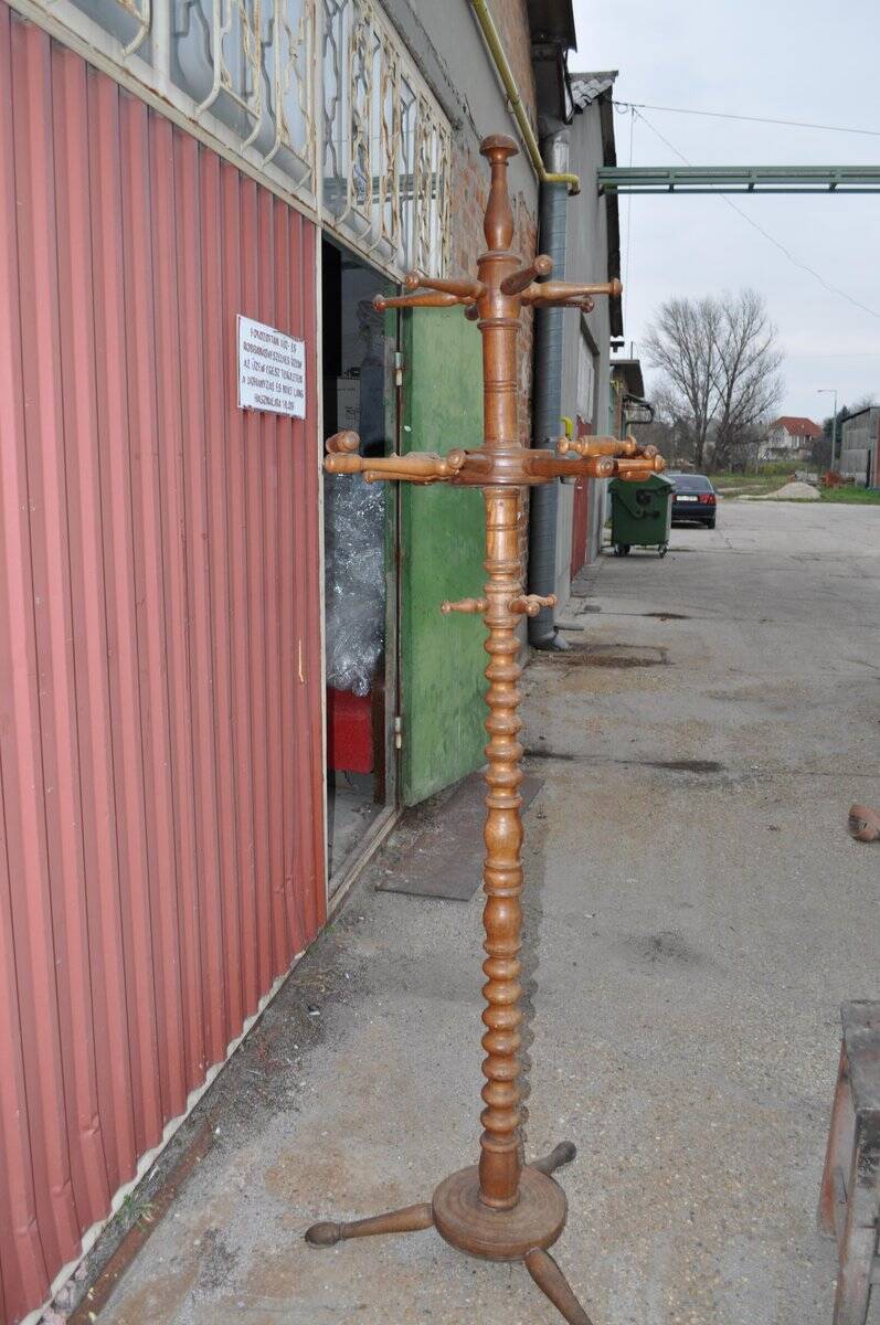 Brown turned beech coat stand, sculpted column, stable tripod.