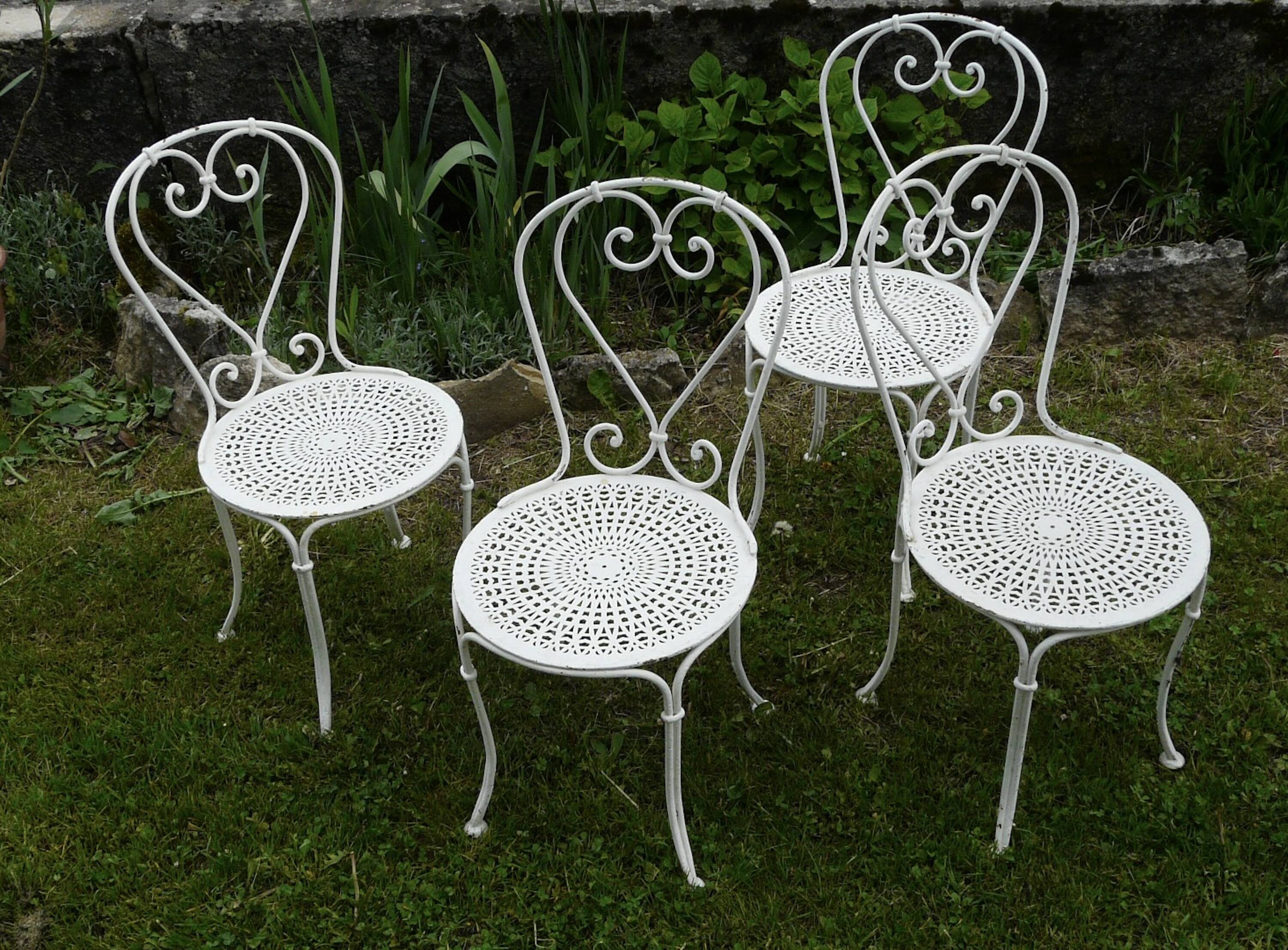 Set of 4 19th century wrought iron garden chairs with heart motif