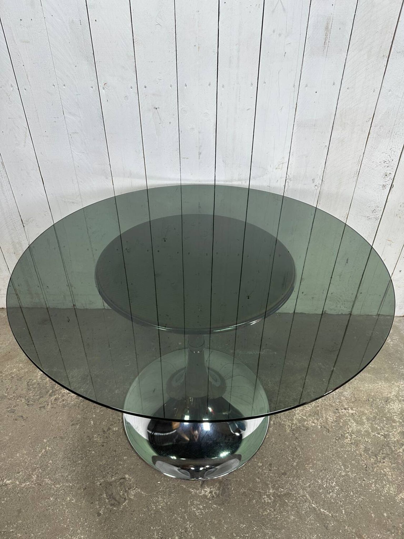 Table pied tulipe plateau verre fumé attribué à Gastone Rinaldi