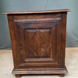 Louis XIII buffet at one door