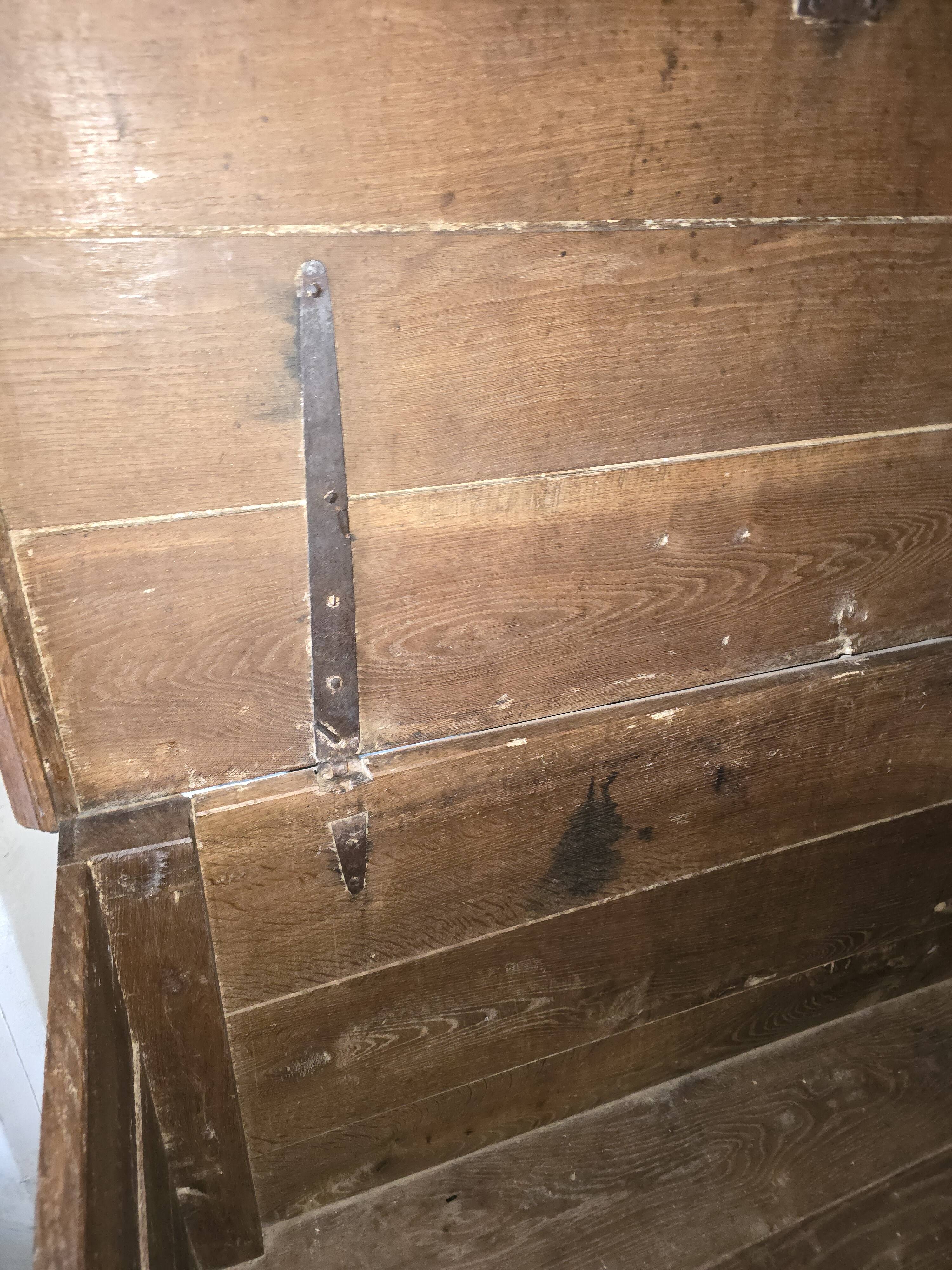 Antique wooden chest/box – authentic patina, opening lid