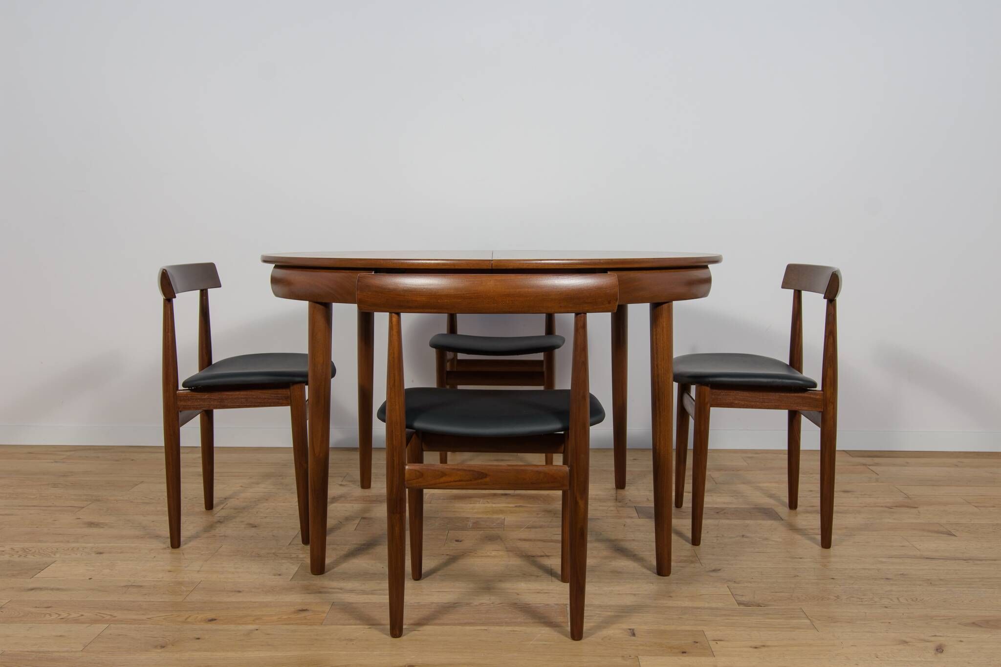 Mid-Century Teak Dining Table & Chairs by Hans Olsen for Frem Røjle.