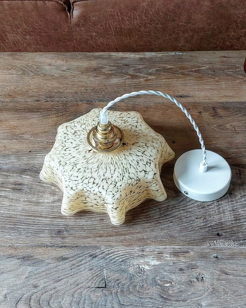 Clichy glass suspension