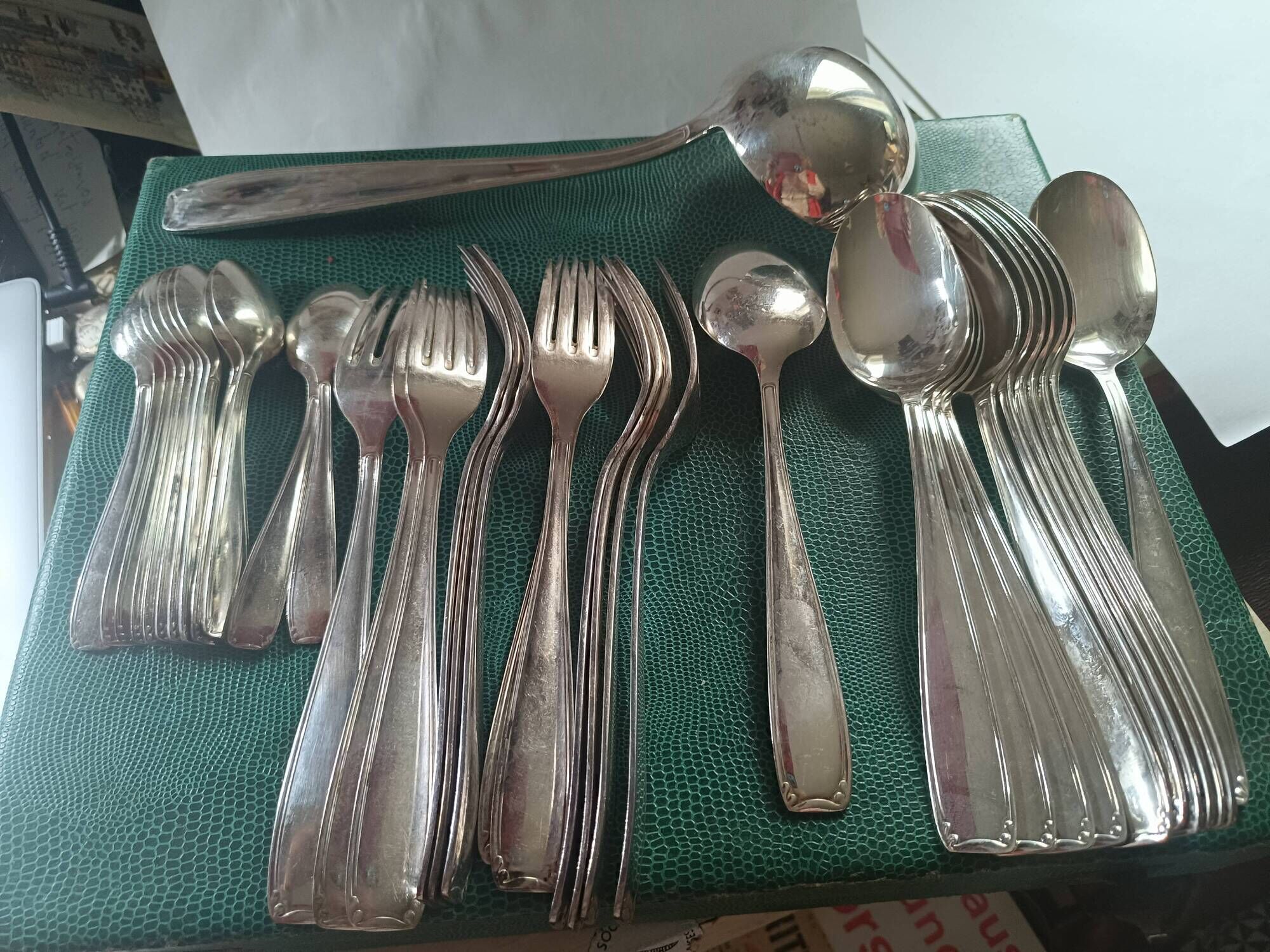 Silver metal cutlery. 12 spoons+12 forks+12 teaspoons+ladle. In box.