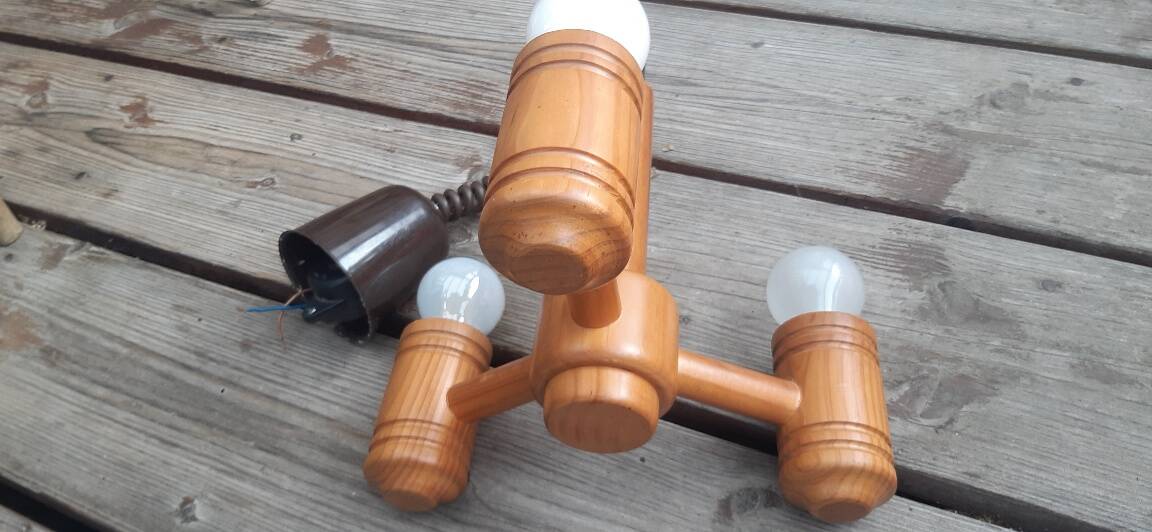 Scandinavian wooden turned pendant light, 70s/80s, chalet spirit.