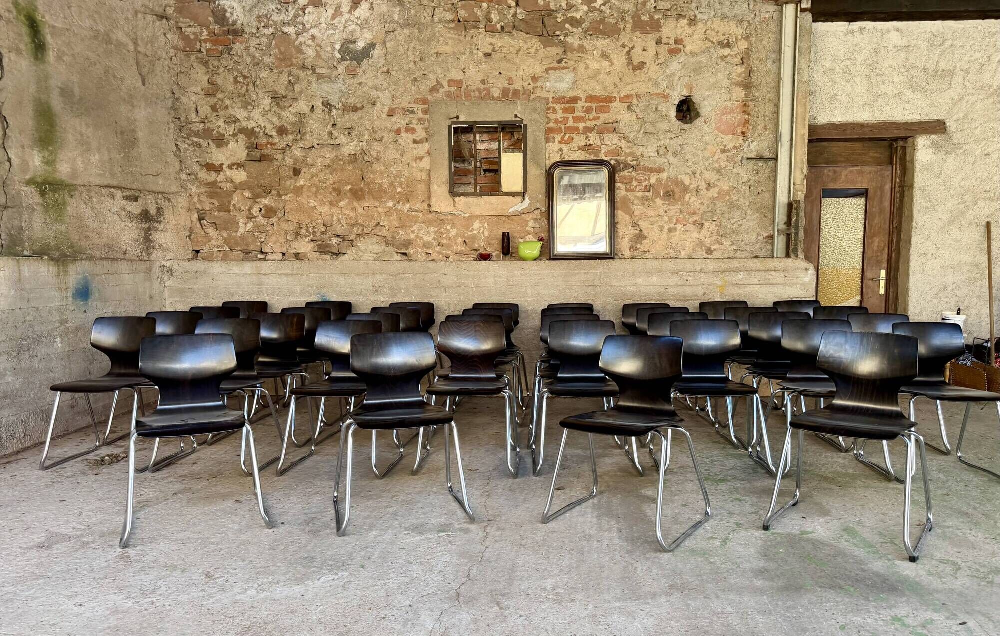 ✨ Set of 100 black Pagholz Flototto chairs – Chrome tubular frame
