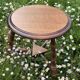 Petit tabouret bas porte plante