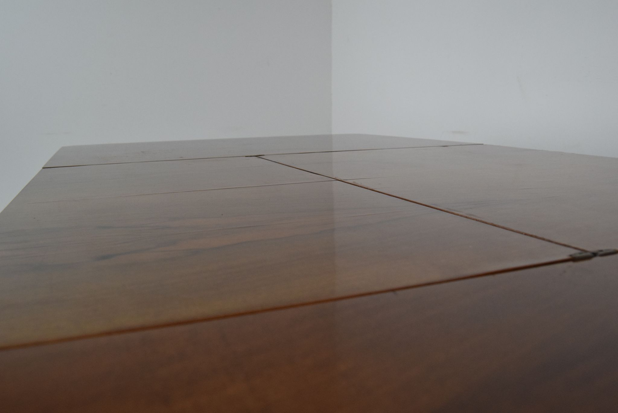 Table à manger extensible Art déco, conçue par Jindrich Halabala, années 1940.