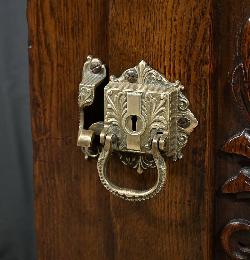 Small Oak Icebox – Early 20th Century