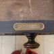 Grand Bureau Américain toutes faces Sculpté "Leopold Desk Co." – Circa 1920