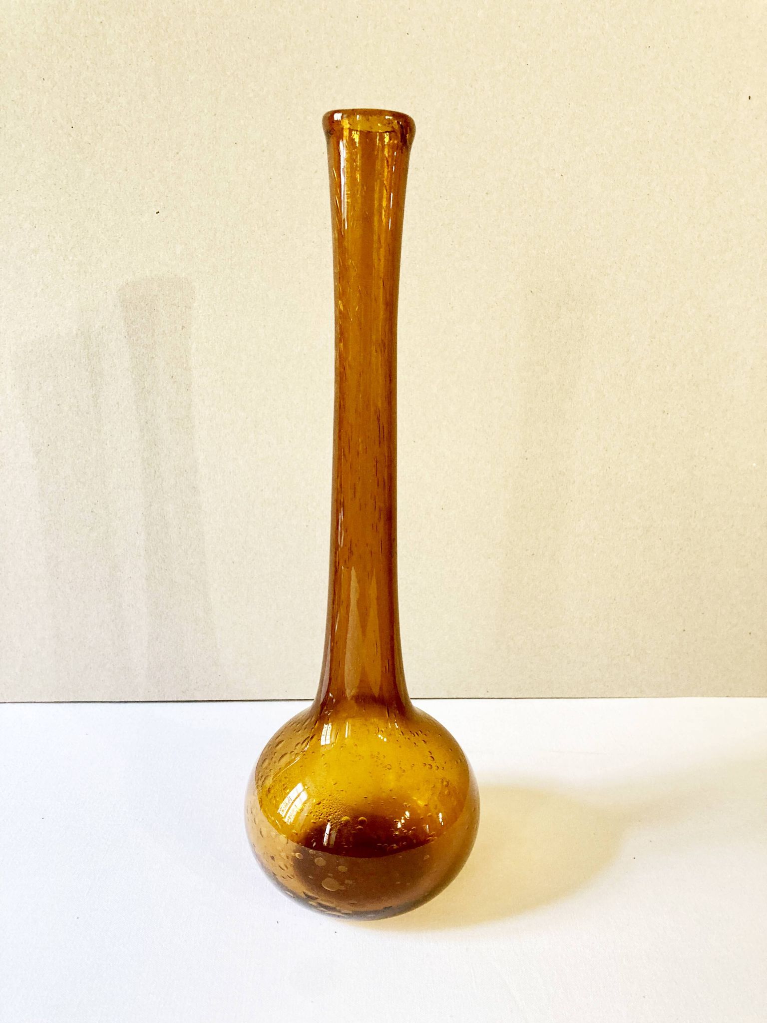 Vase soliflore en verre bullé de Biot, années 1950