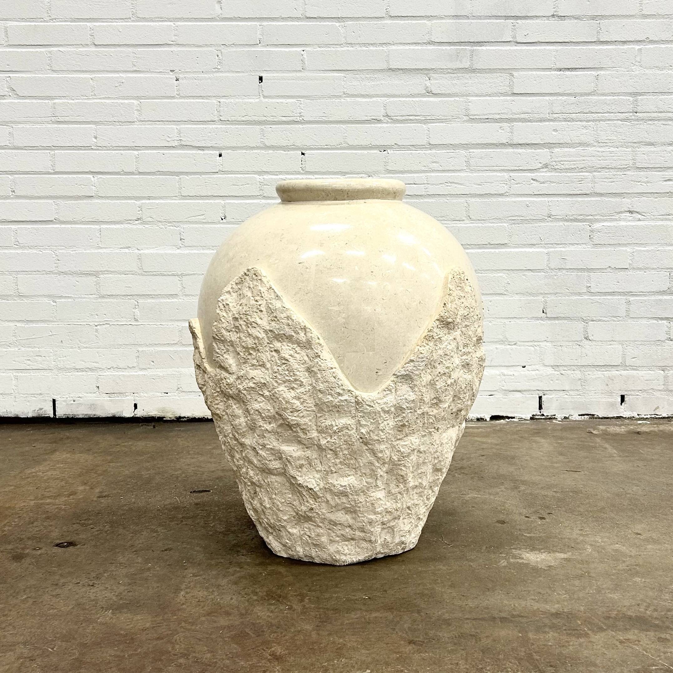 Grand vase de sol vintage en pierre de Mactan