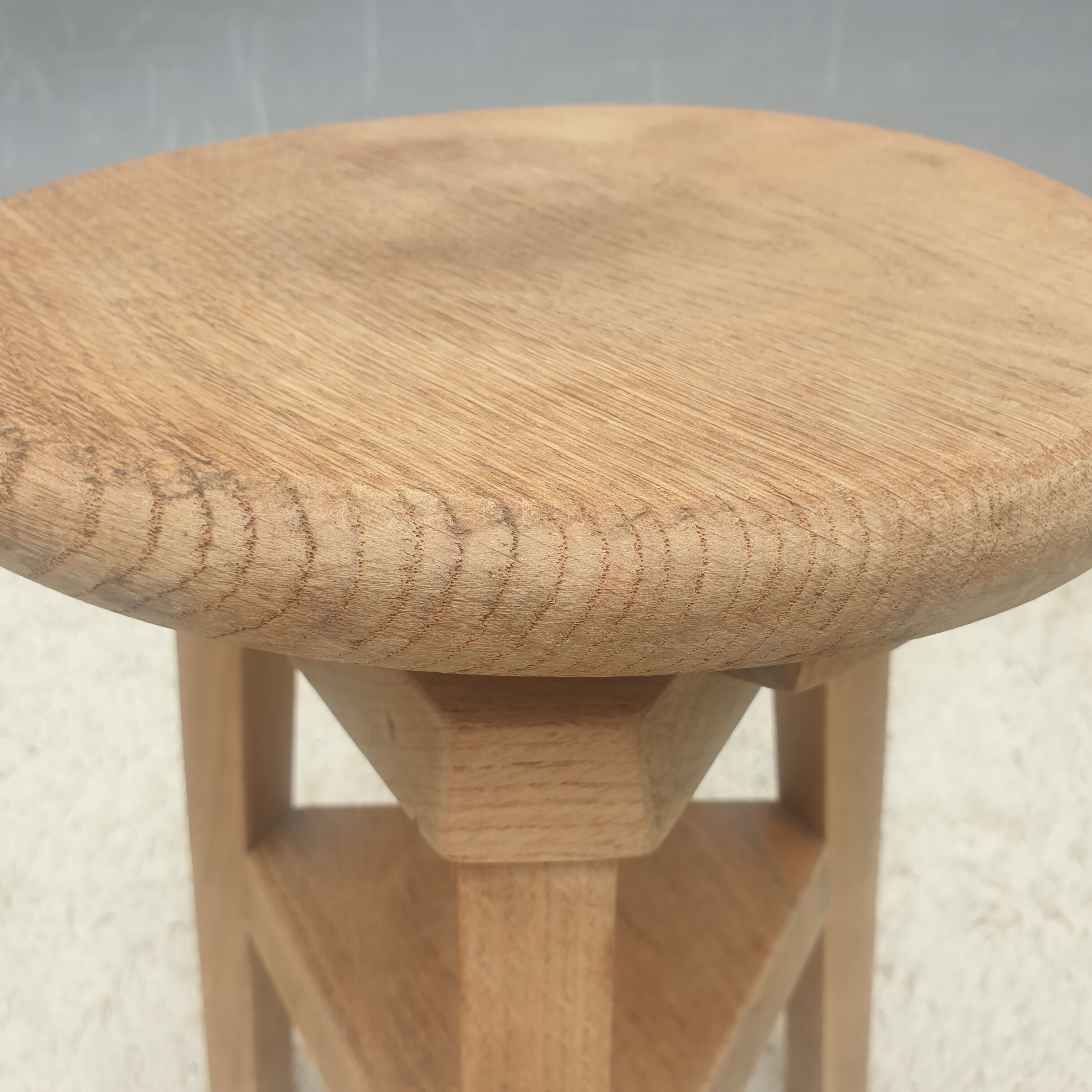 Watchmaker's stool with oak screw