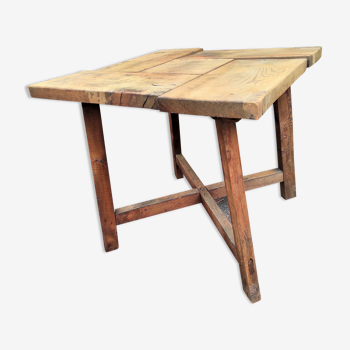 Table brutaliste de 73 x 73 cm avec plateau de 4 cm d'épaisseur