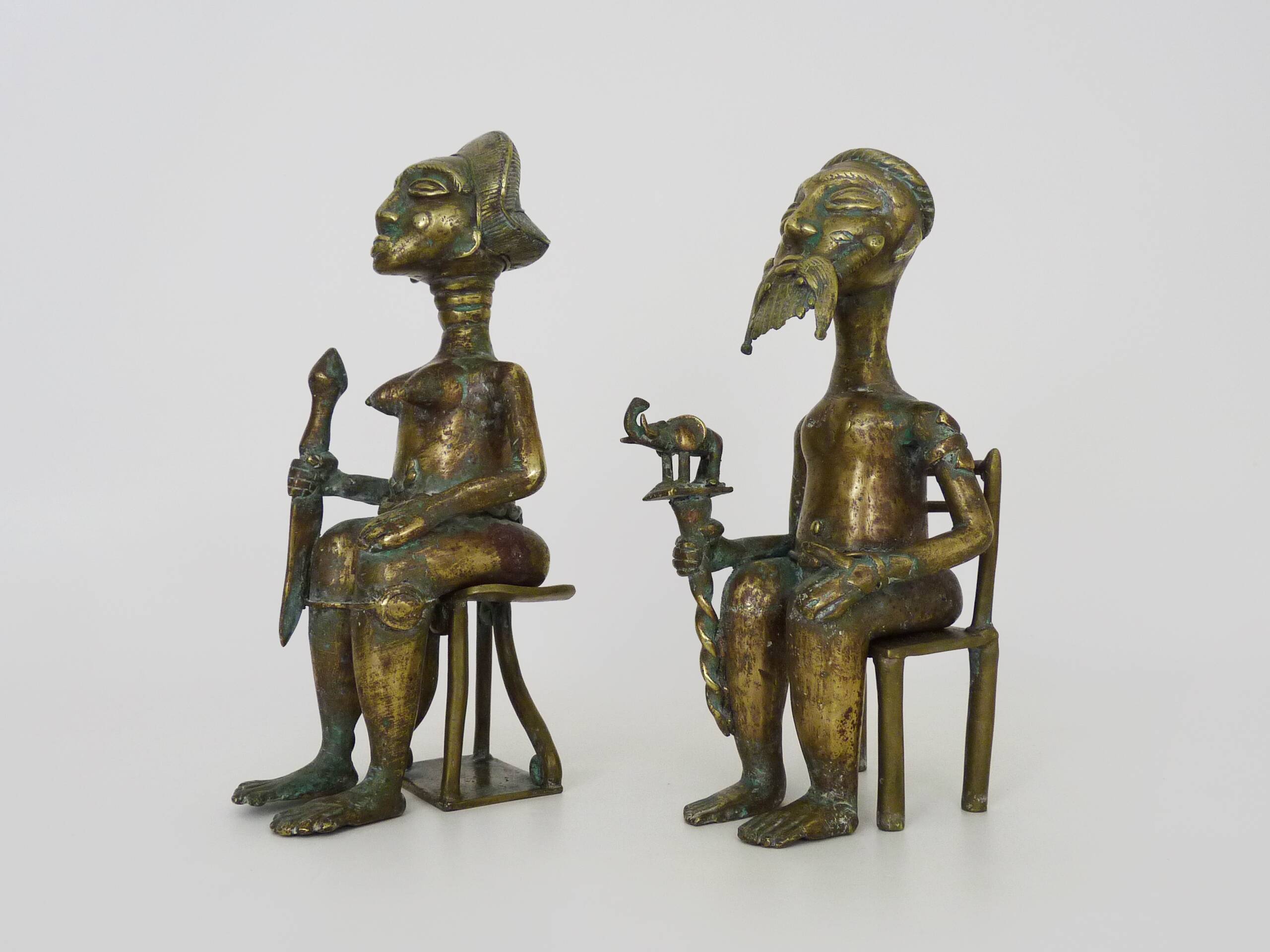 Paire de statues africaines en bronze du roi/reine du Bénin, Art Africain, Art primitif. Années 50