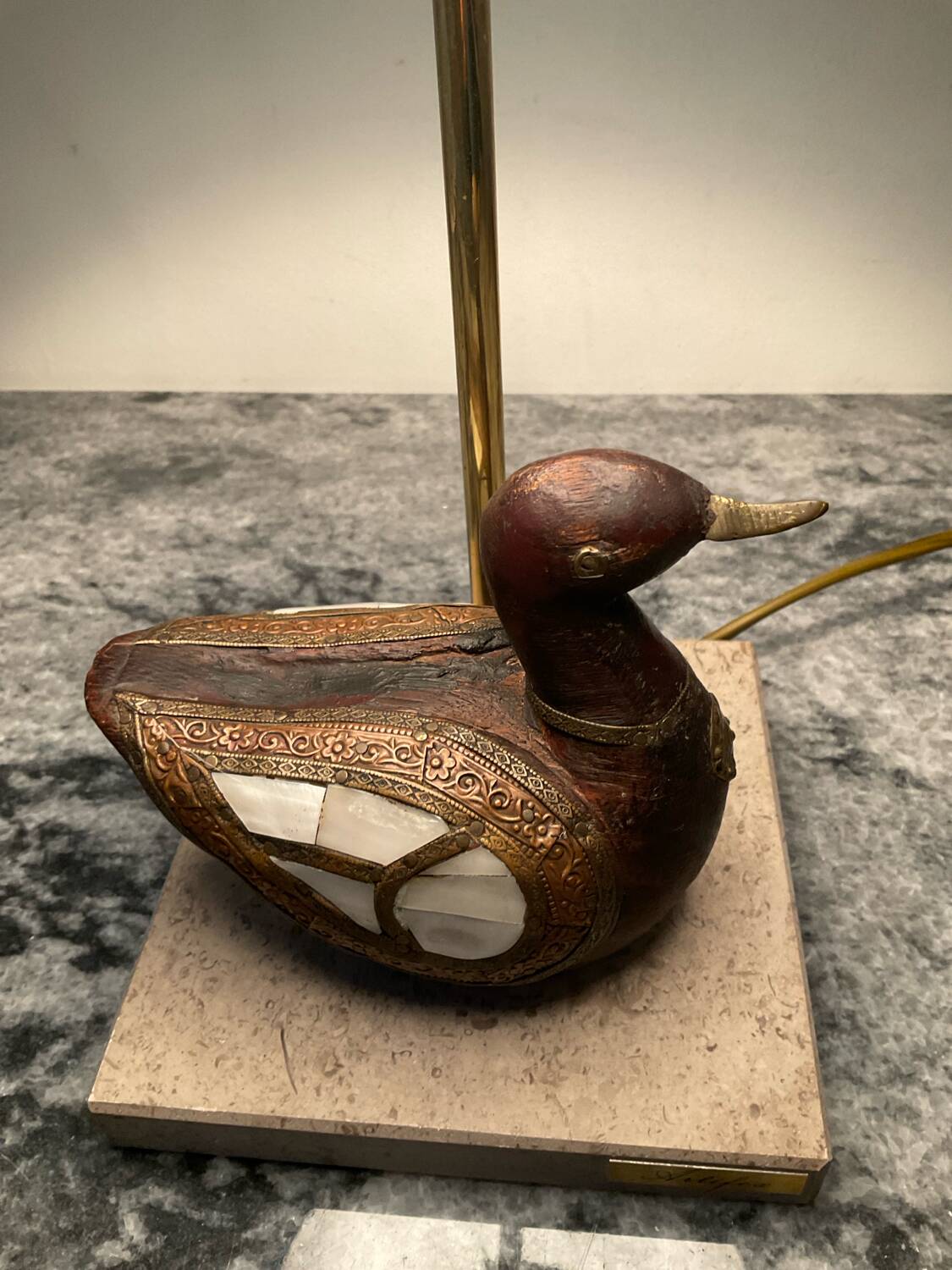 Artifex lamp with cloisonné wooden birds and travertine from the 1960s-70s.
