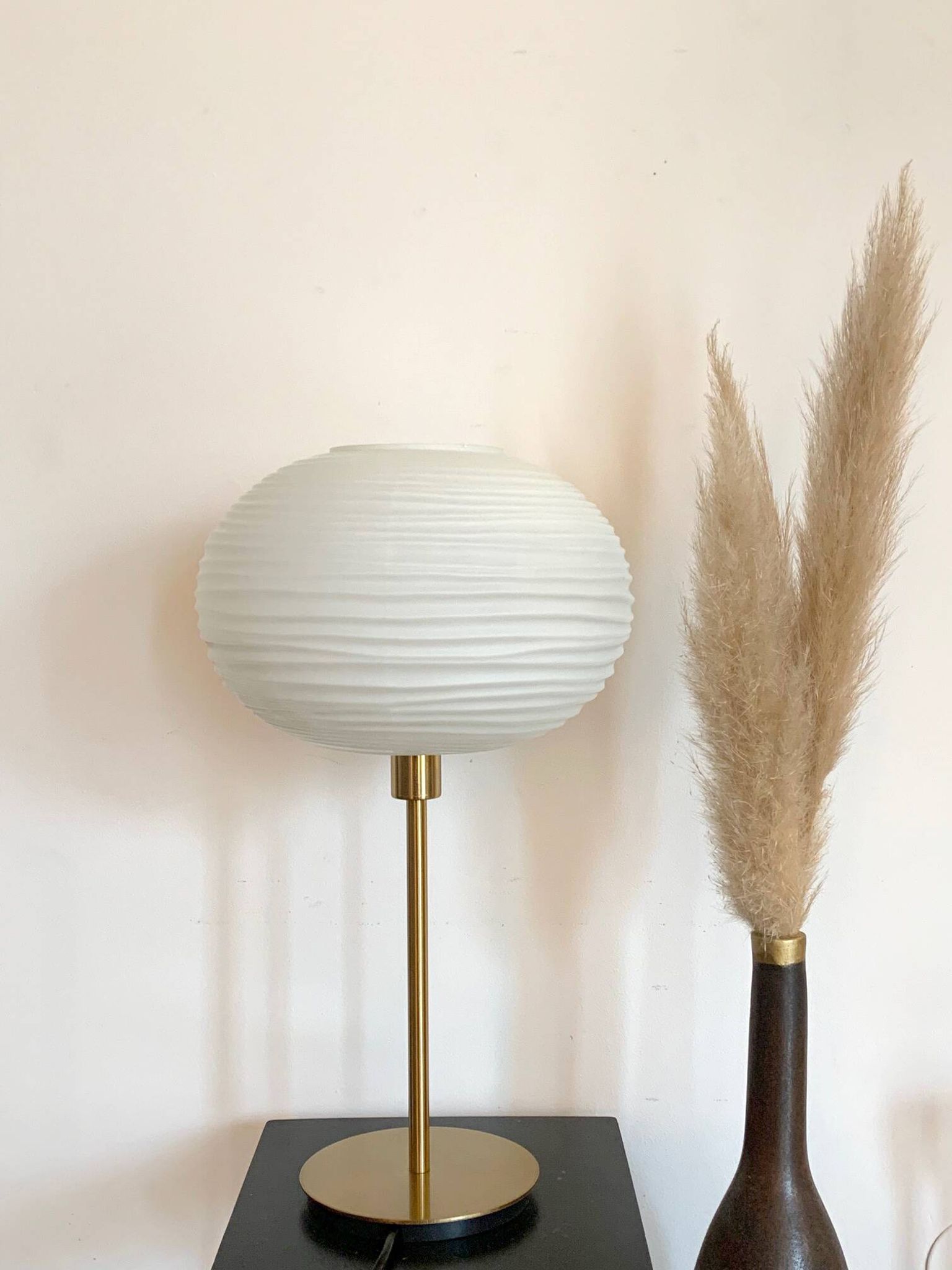 Table lamp made with an old globe in streaked white glass and a golden foot