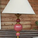 Large lamp to pose