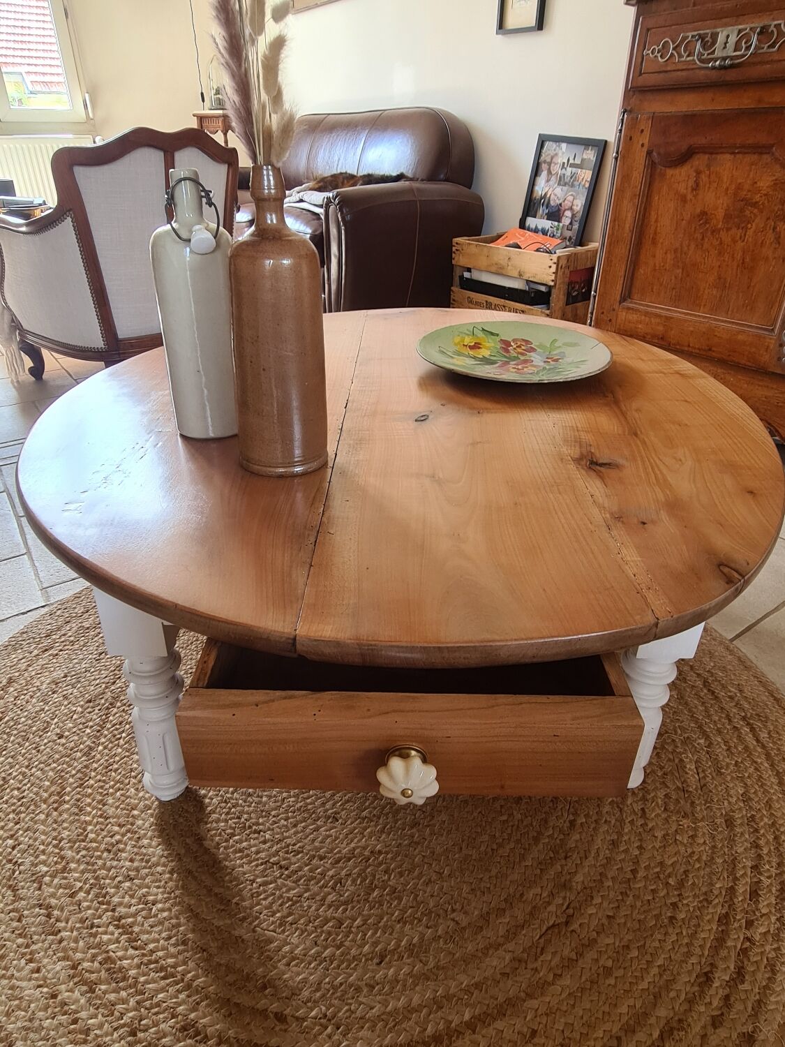 Country charm oval coffee table