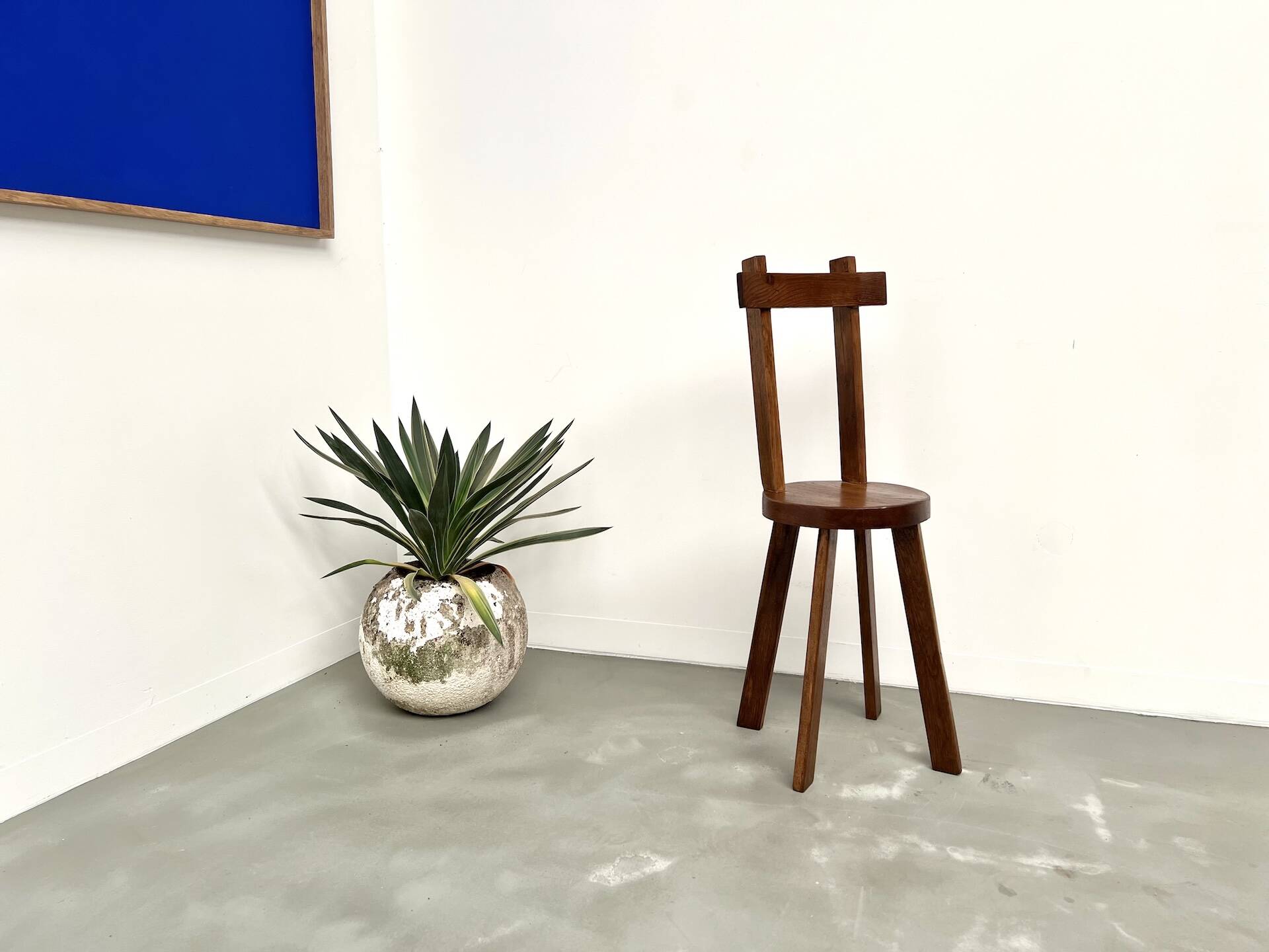 Brutalist chair in solid oak, 1900