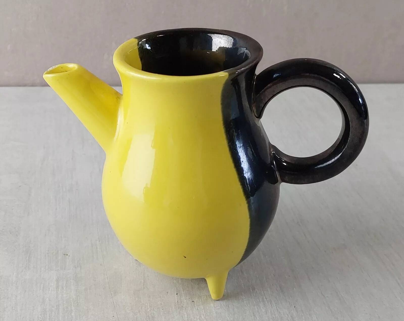 Ancien pot à lait, en céramique bicolore, Luc Lucchesi, de Vallauris