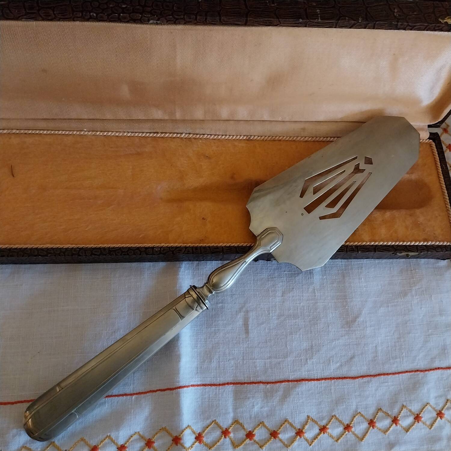 Pelle à tarte art déco En métal argenté