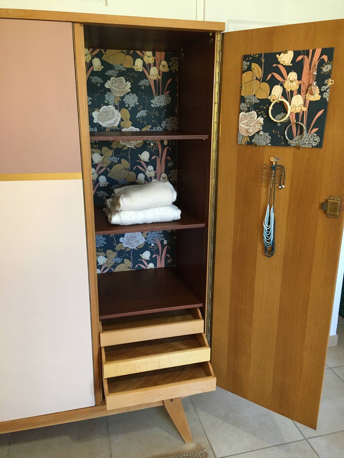 3 door wardrobe 70's