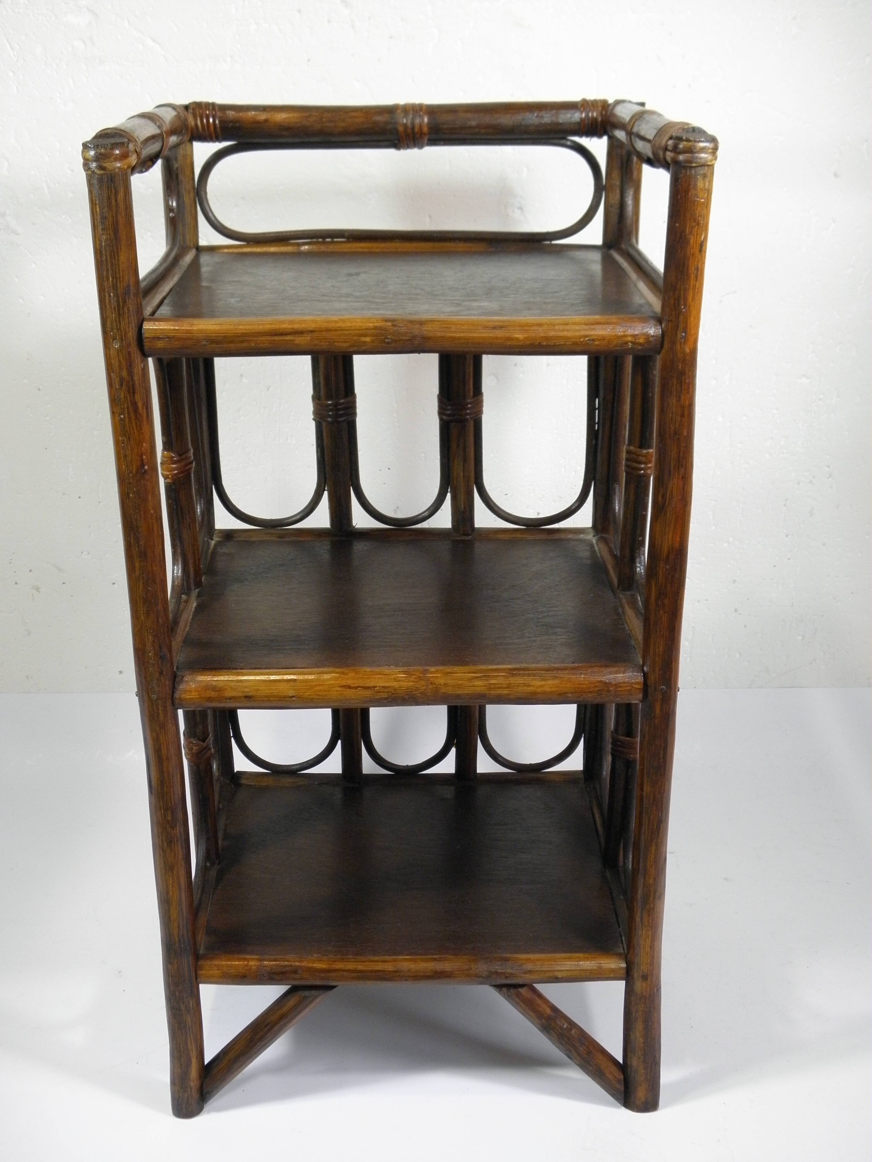ETAGERE en ROTIN années 70