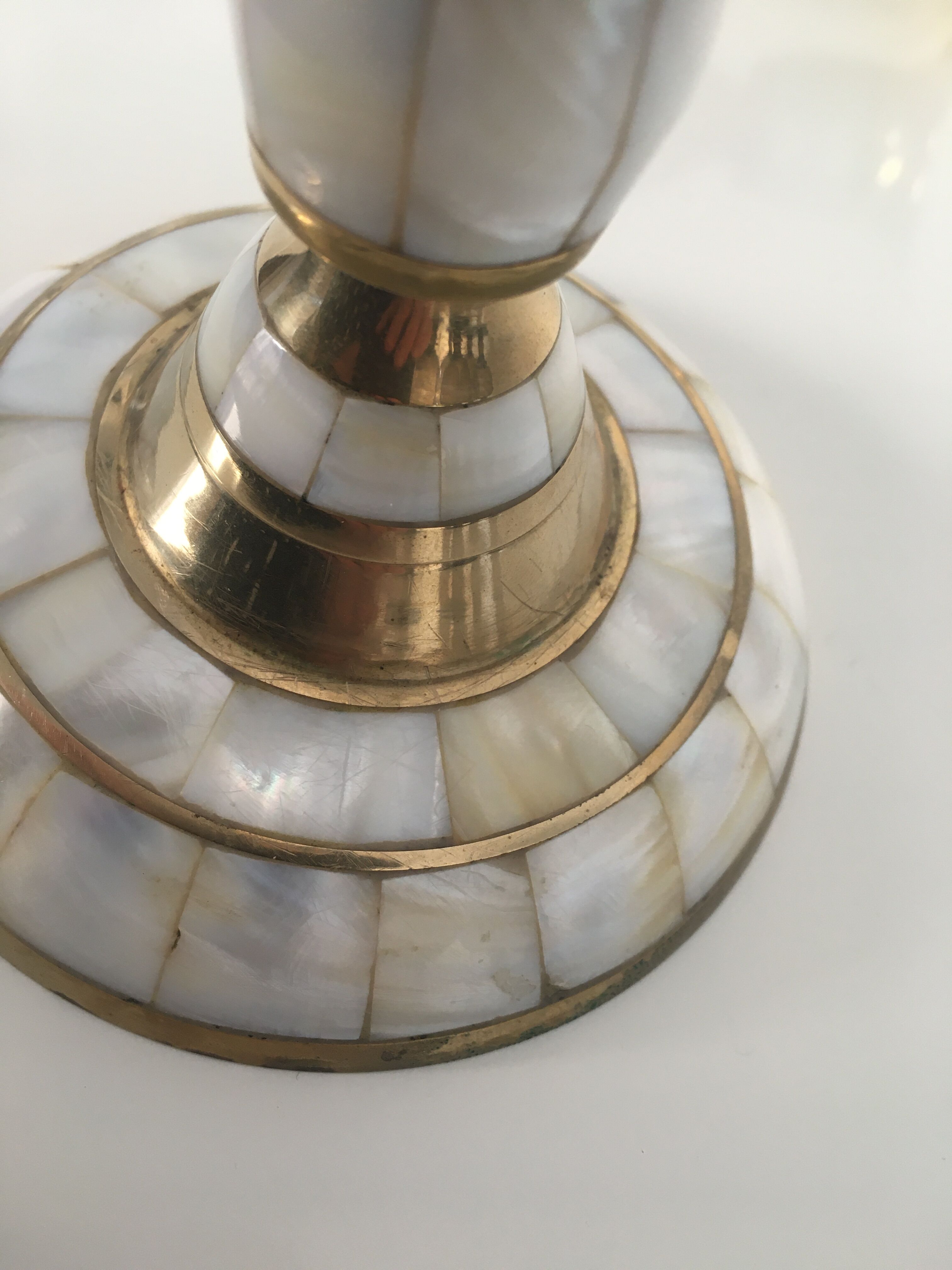 Set of 2 mother-of-pearl candlesticks and brass